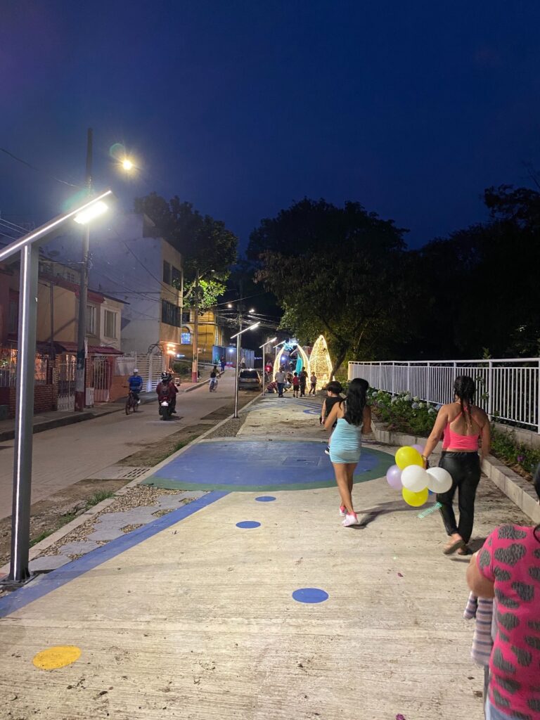 Alumbrado Público Solar en Senderos Urbanos - Cero Impacto