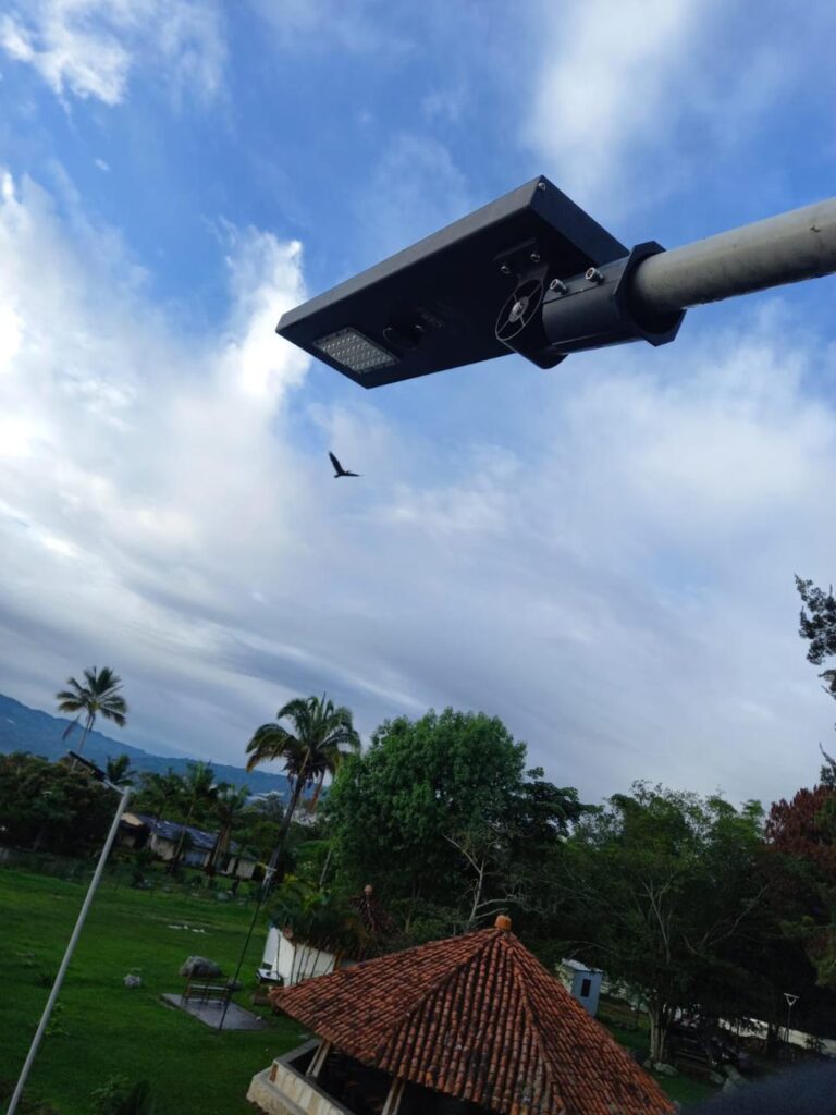 Luminarias Solares All-in-One en Fincas - Cero Impacto